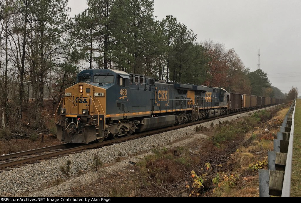 CSX 468 and 884 wait for green